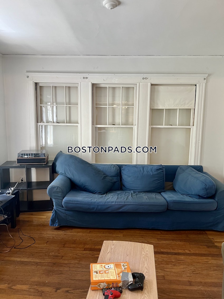 SOMERVILLE - TUFTS - 5 Beds, 2 Baths - Image 2