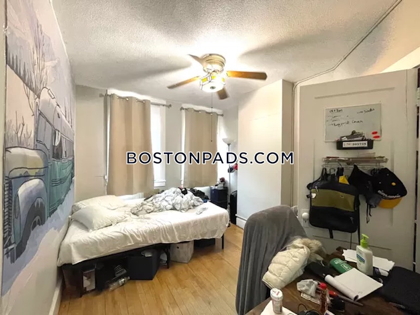 BOSTON - NORTH END - 3 Beds, 1 Bath - Image 3