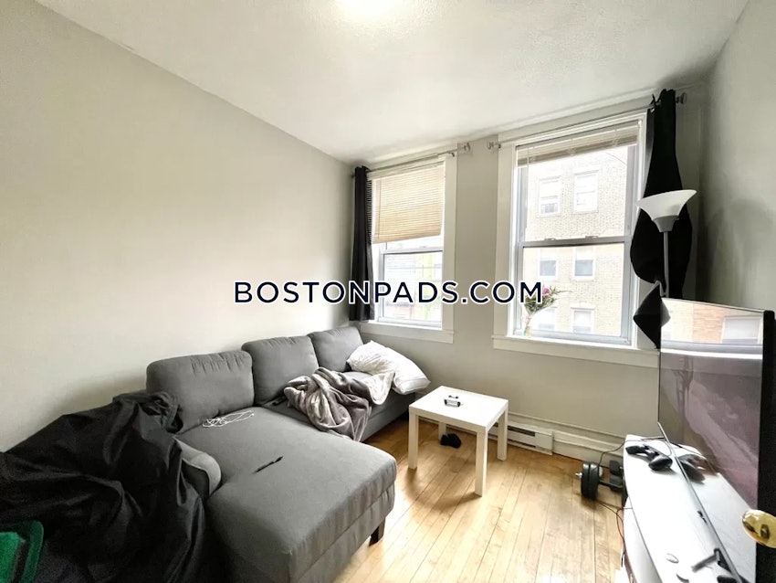 BOSTON - NORTH END - 3 Beds, 1 Bath - Image 2