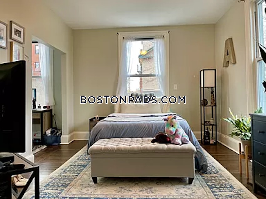 BOSTON - FORT HILL - 3 Beds, 2 Baths - Image 12
