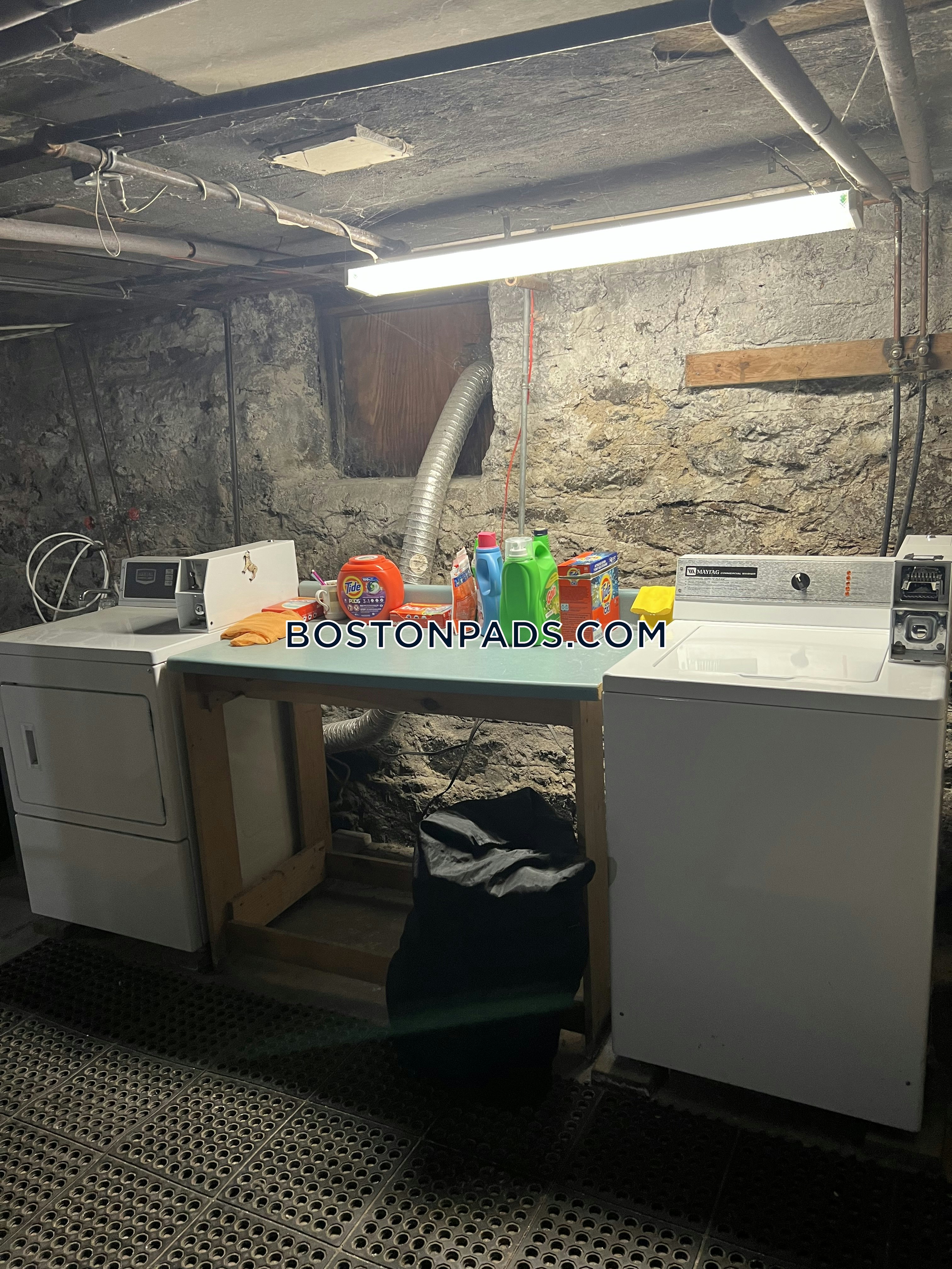Boston - 2 Beds, 1 Baths