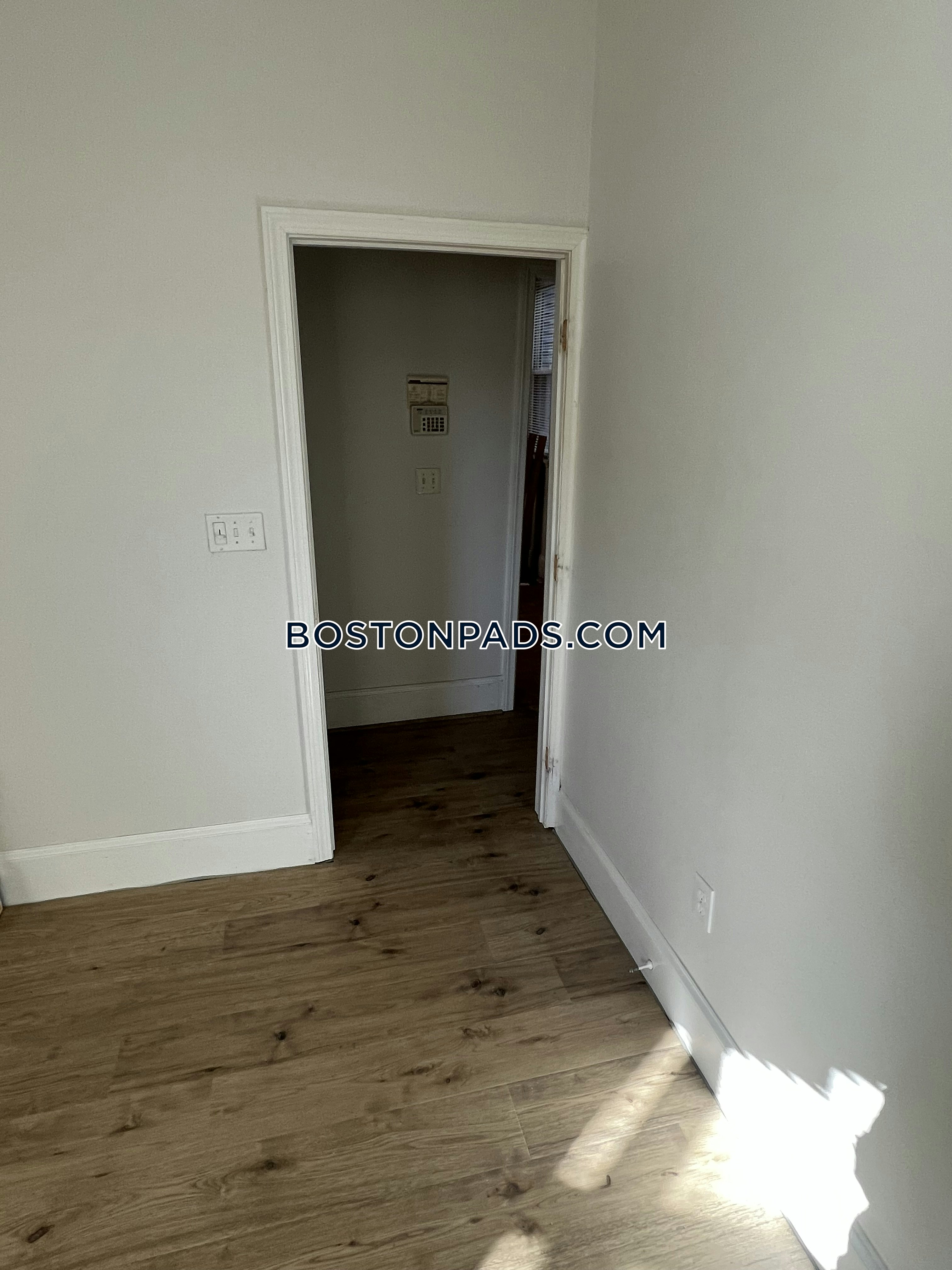 Boston - 2 Beds, 1 Baths