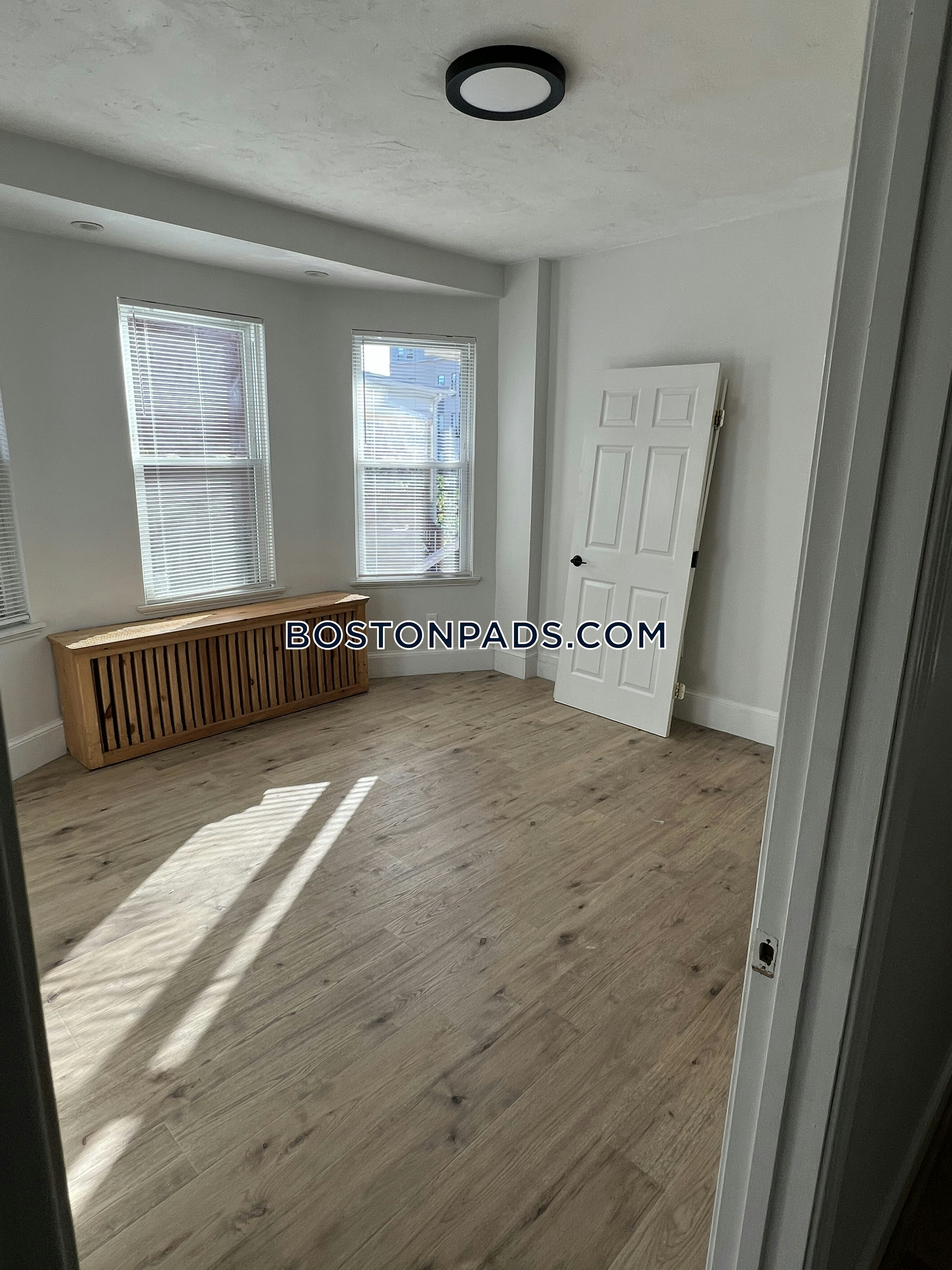 Boston - 2 Beds, 1 Baths