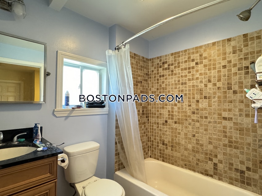 BOSTON - FORT HILL - 4 Beds, 2 Baths - Image 24