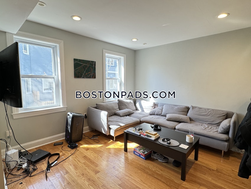 BOSTON - FORT HILL - 4 Beds, 2 Baths - Image 26