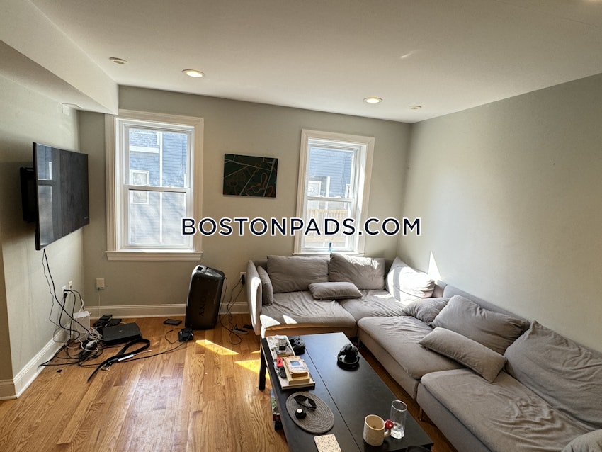 BOSTON - FORT HILL - 4 Beds, 2 Baths - Image 25