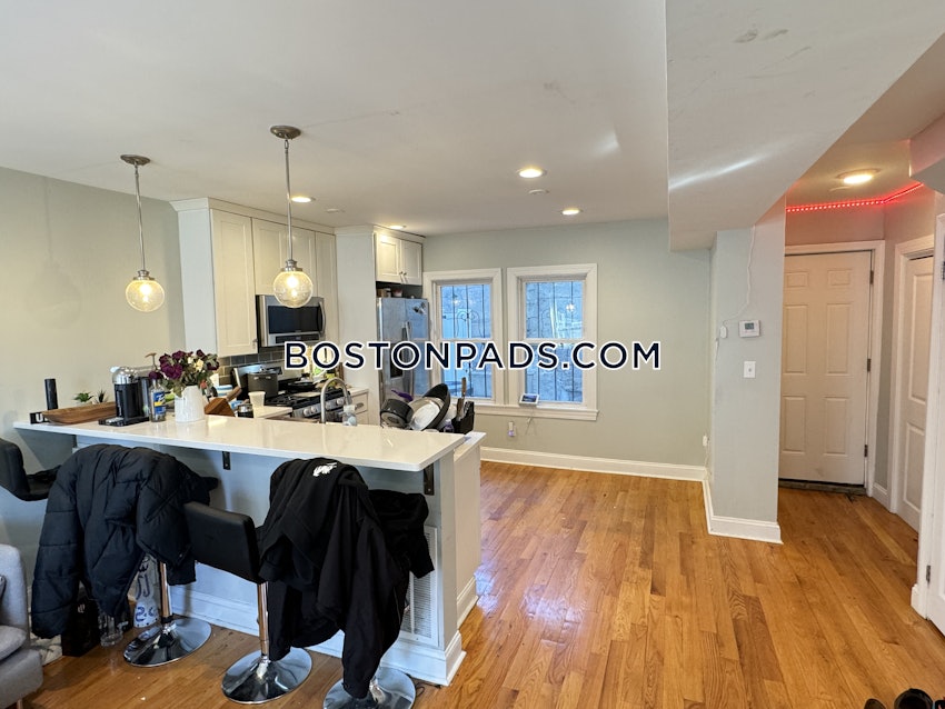 BOSTON - FORT HILL - 4 Beds, 2 Baths - Image 70