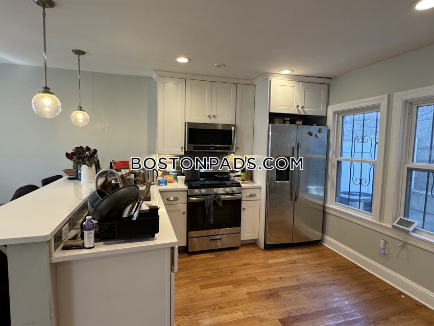 BOSTON - FORT HILL - 4 Beds, 2 Baths - Image 68