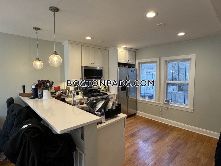 BOSTON - FORT HILL - 4 Beds, 2 Baths - Image 67