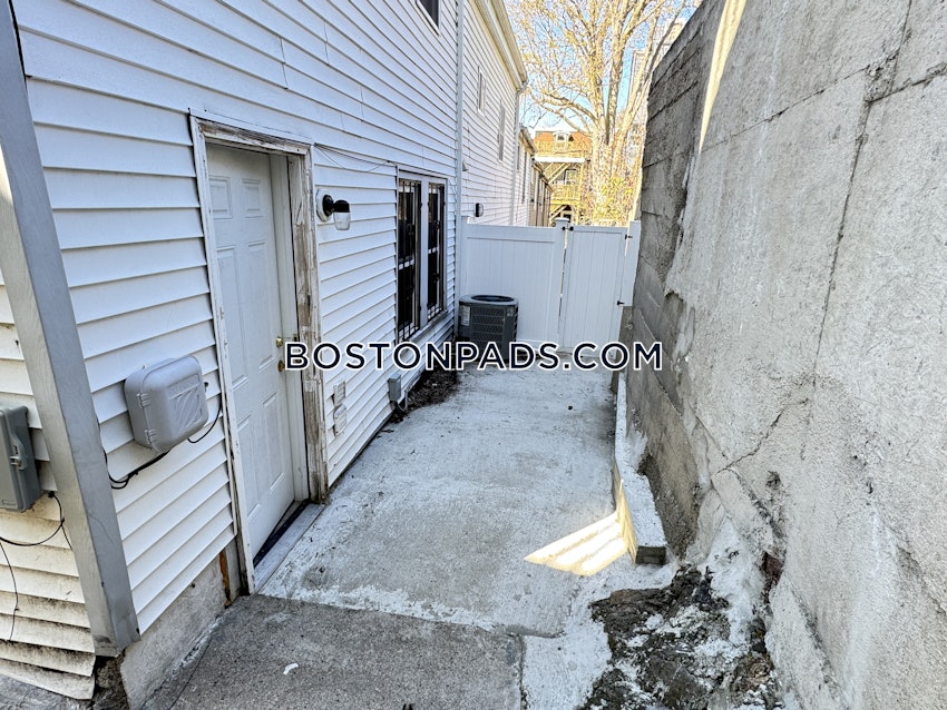 BOSTON - FORT HILL - 4 Beds, 2 Baths - Image 66
