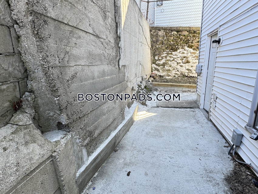 BOSTON - FORT HILL - 4 Beds, 2 Baths - Image 65
