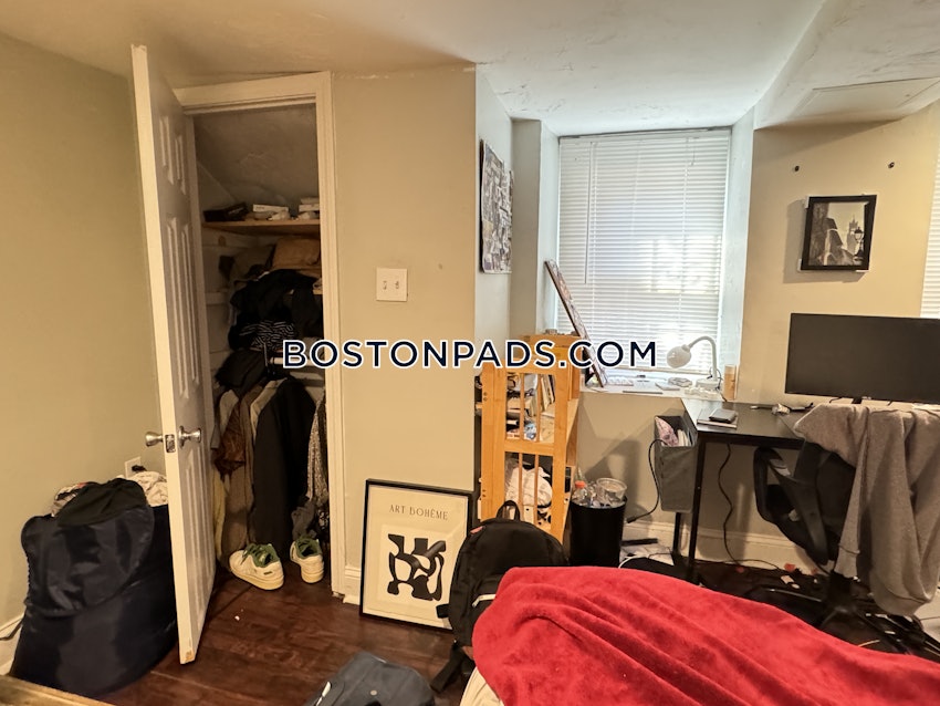 BOSTON - FORT HILL - 4 Beds, 2 Baths - Image 62