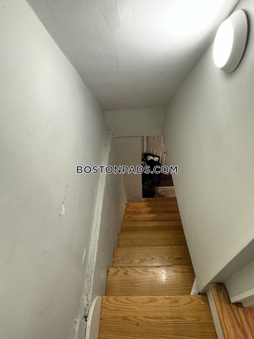 BOSTON - FORT HILL - 4 Beds, 2 Baths - Image 59