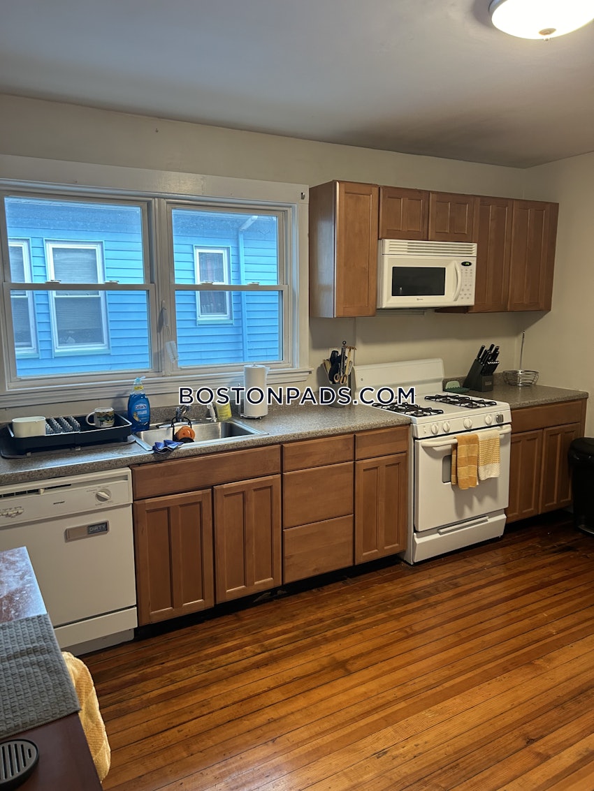 SOMERVILLE - DAVIS SQUARE - 3 Beds, 1 Bath - Image 3