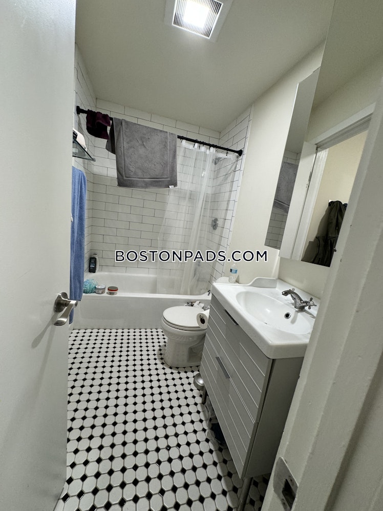 East 3rd St., Boston