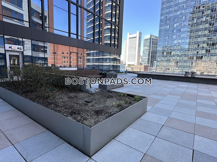 Fan Pier Boulevard, Boston