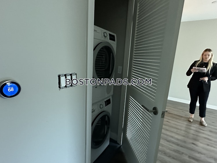 Fan Pier Boulevard, Boston