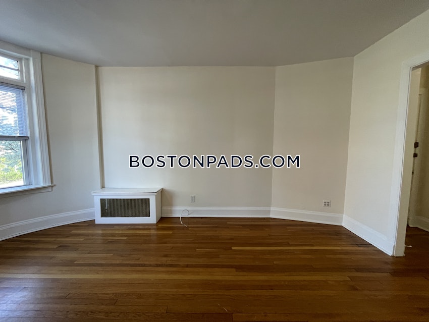 BROOKLINE- COOLIDGE CORNER - 1 Bed, 1 Bath - Image 9