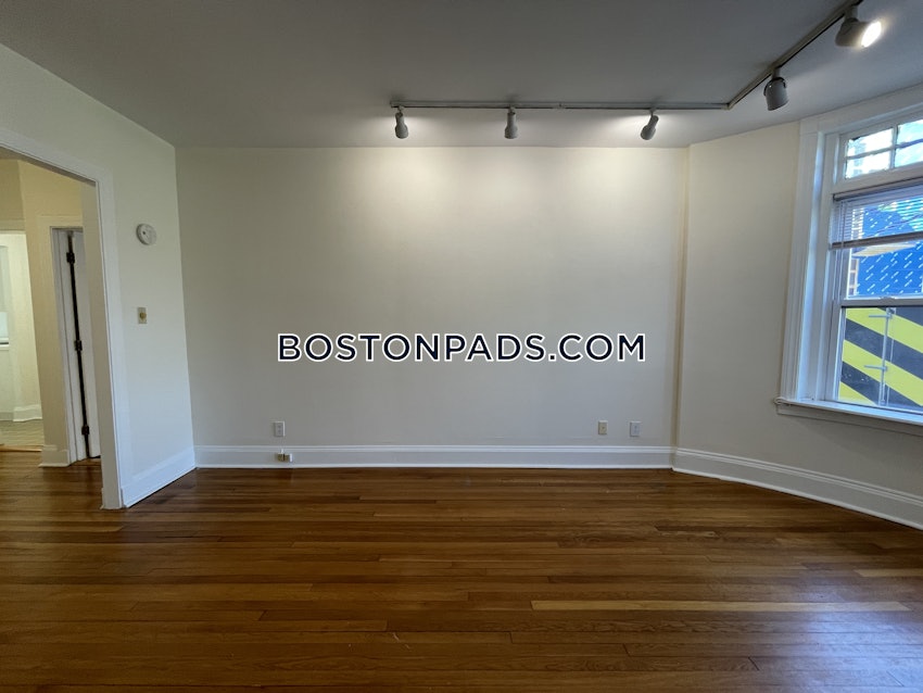 BROOKLINE- COOLIDGE CORNER - 1 Bed, 1 Bath - Image 8