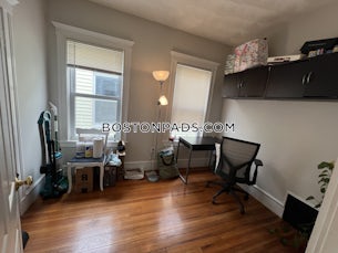 somerville-apartment-for-rent-3-bedrooms-1-bath-west-somerville-teele-square-3750-4611056