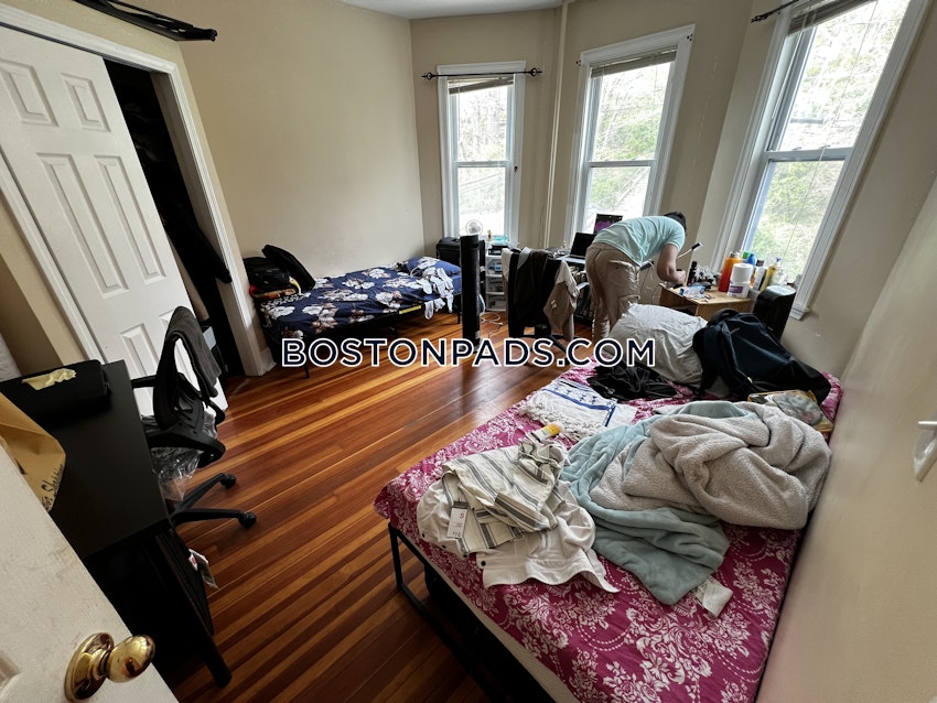 BOSTON - MISSION HILL - 4 Beds, 2 Baths - Image 31