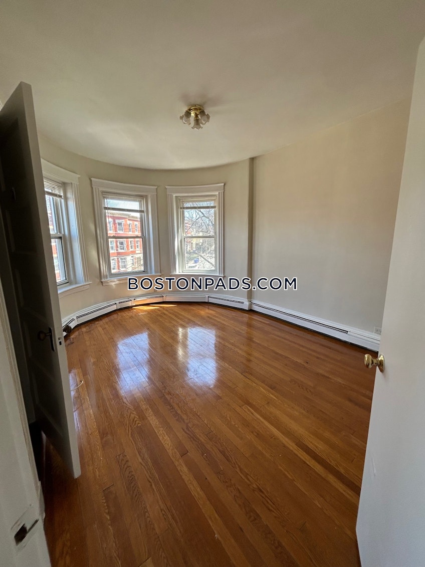 Brookline - $3,100+ /month