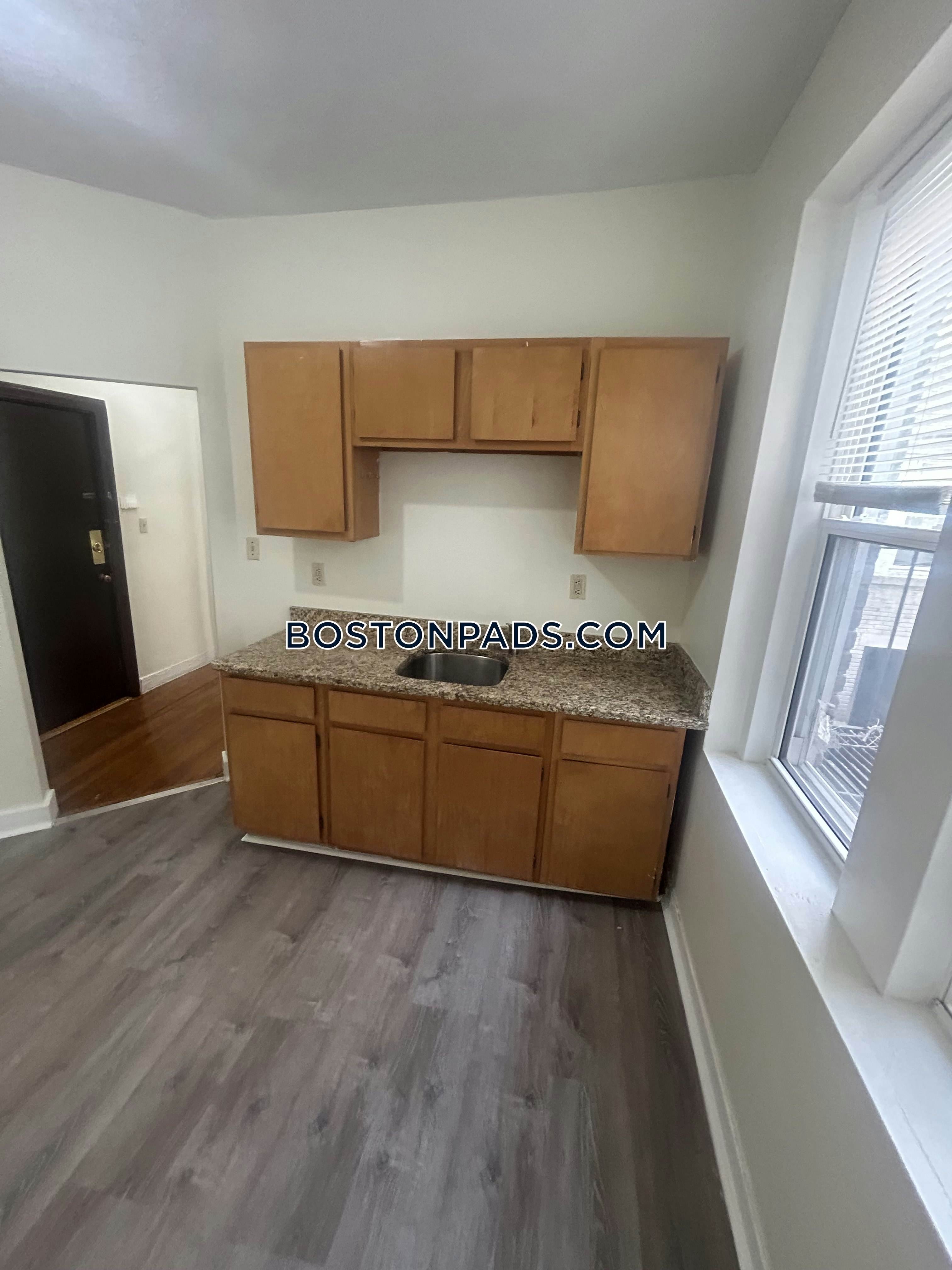 Boston - 1 Beds, 1 Baths