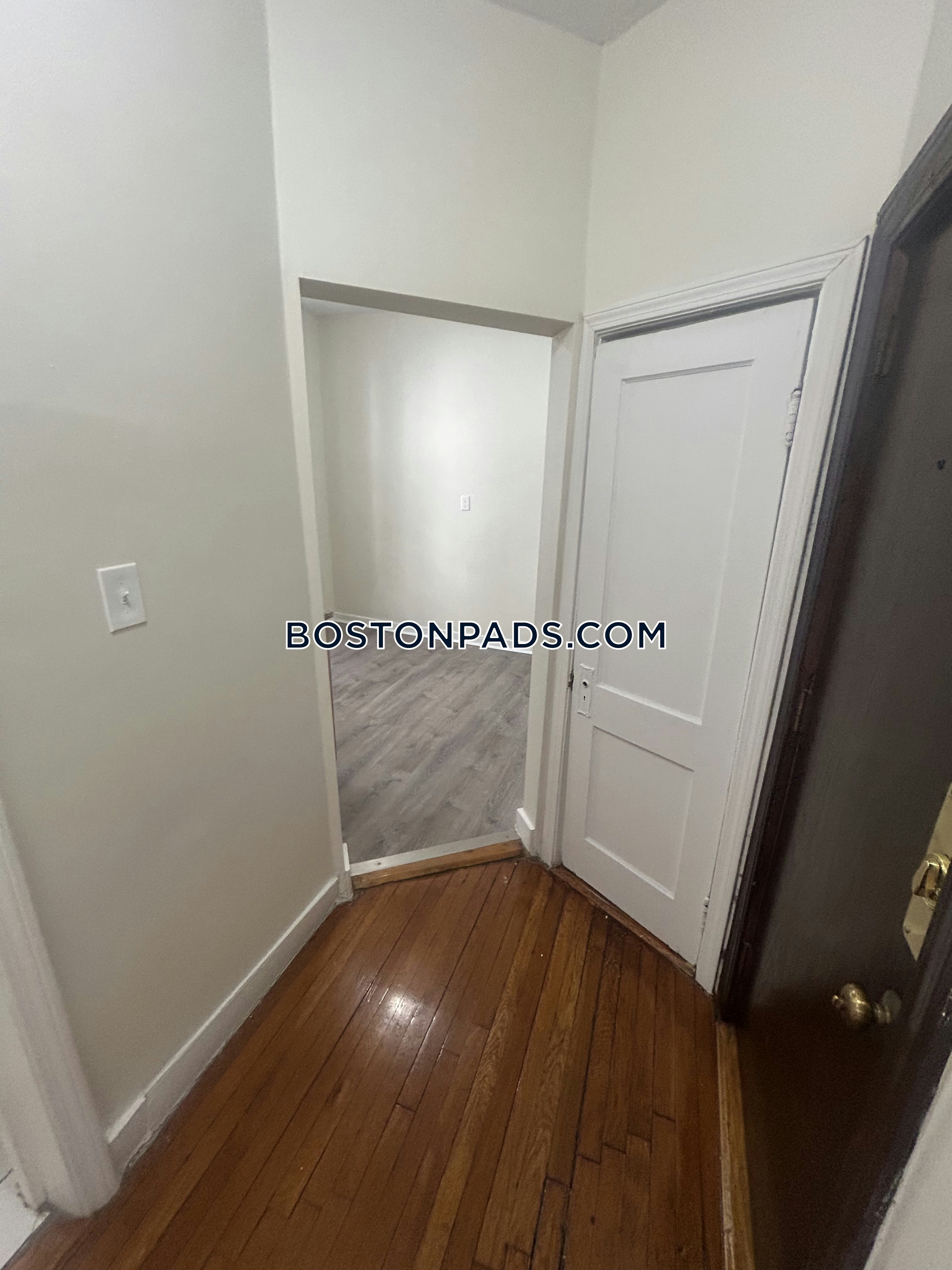 Boston - 1 Beds, 1 Baths
