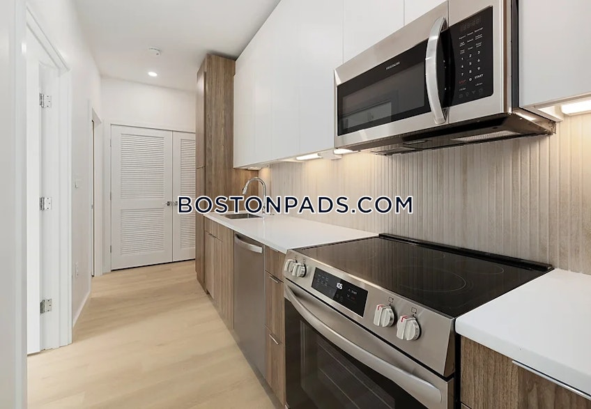 Lynn - $2,100+ /month