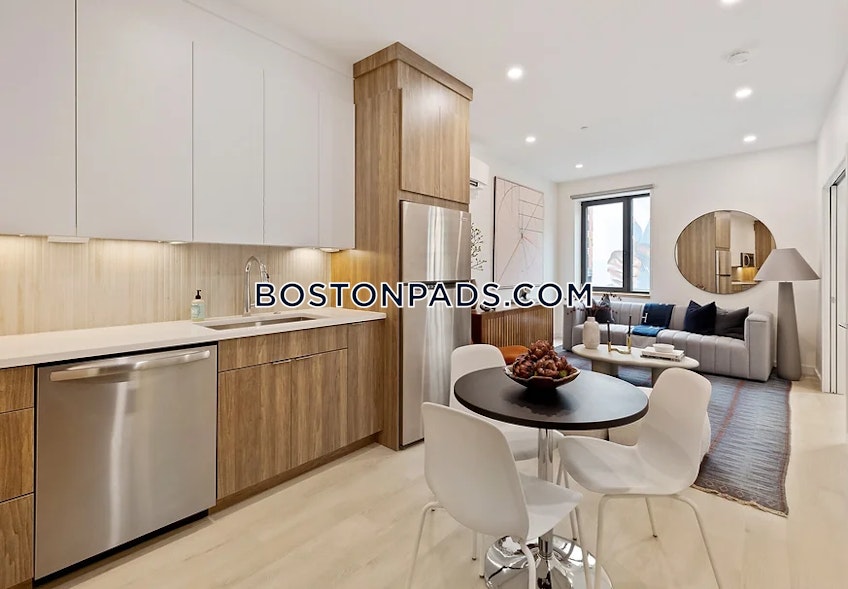 Lynn - $2,100+ /month