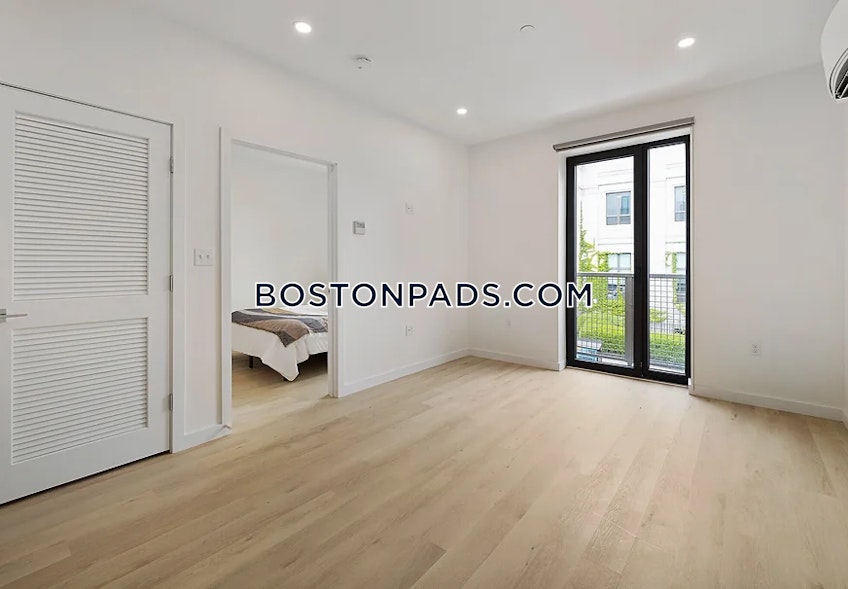 Lynn - $2,100+ /month