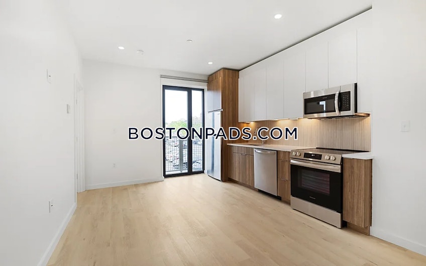 Lynn - $2,100+ /month