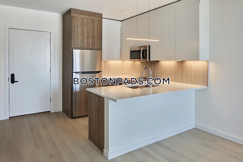 Lynn - $2,100+ /month