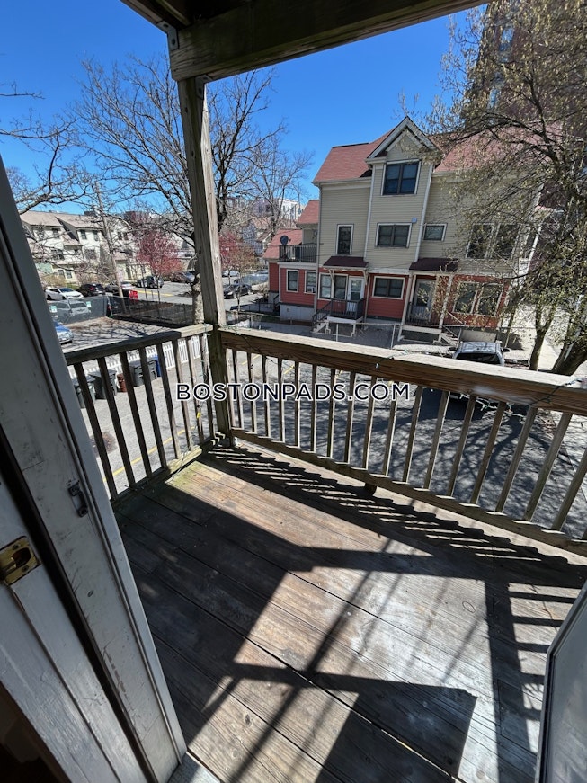 Boston - $2,600+ /mo