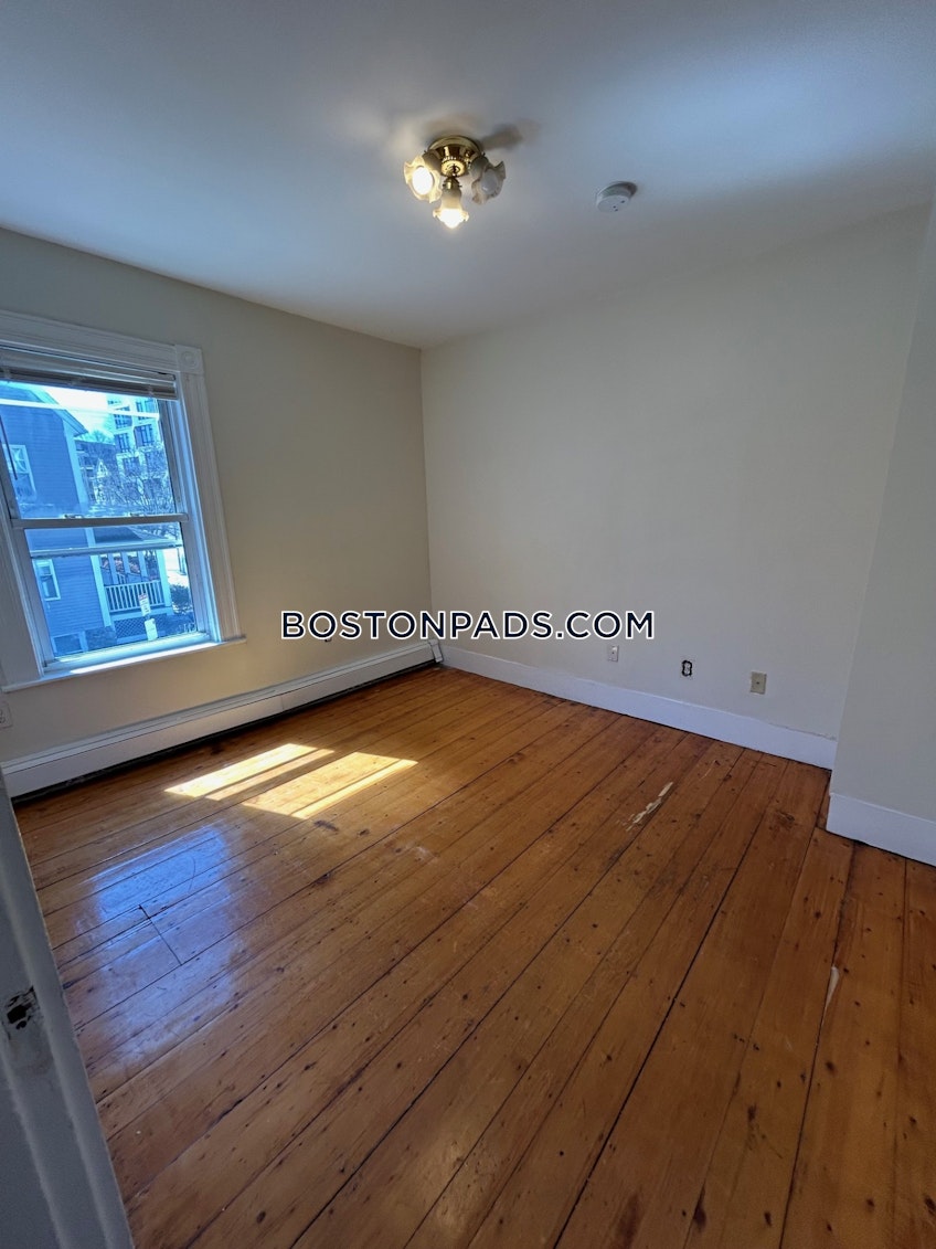 Boston - $2,600+ /month