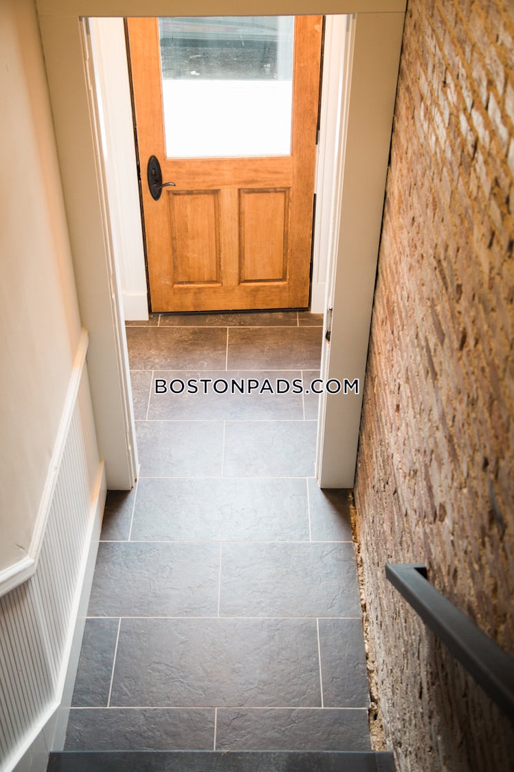 Tremont St., Roxbury Crossing