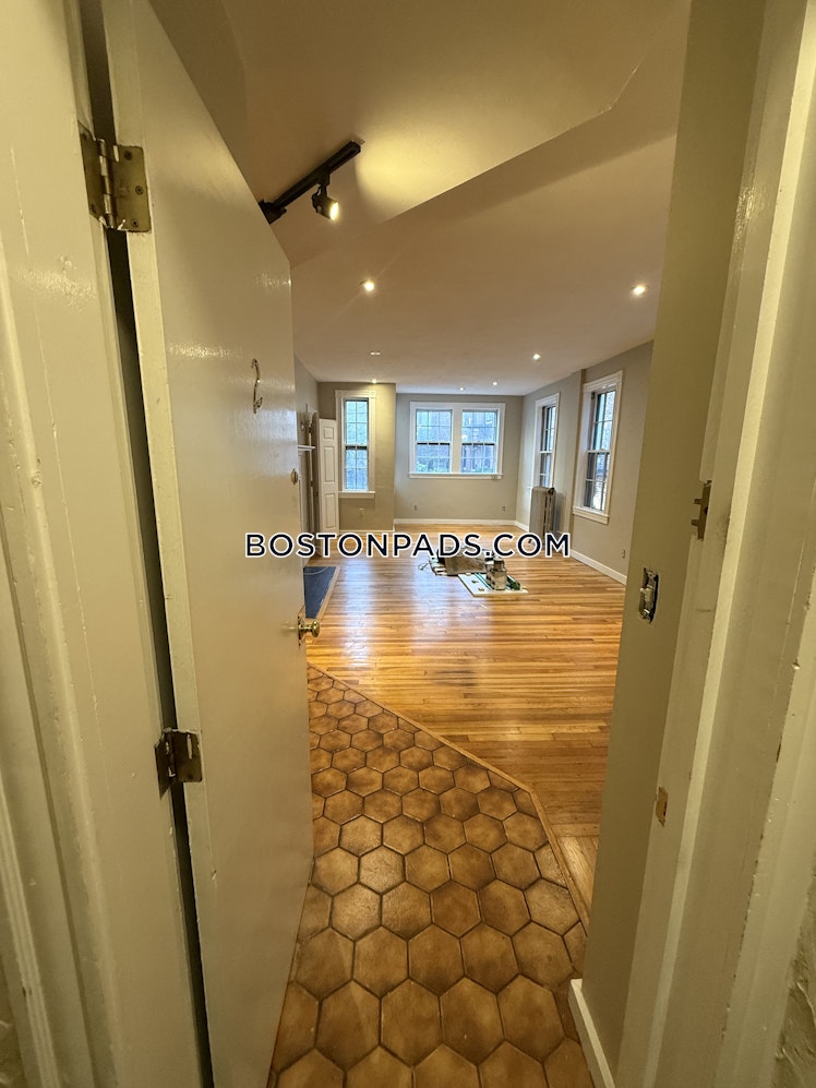 Phillips St., Boston