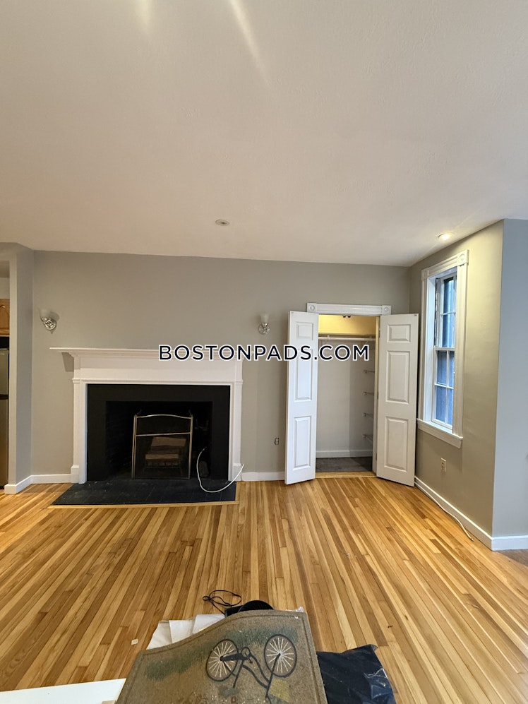 Phillips St., Boston