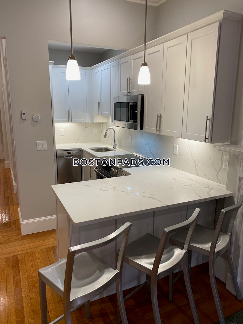 BOSTON - BACK BAY - 3 Beds, 2 Baths - Image 1