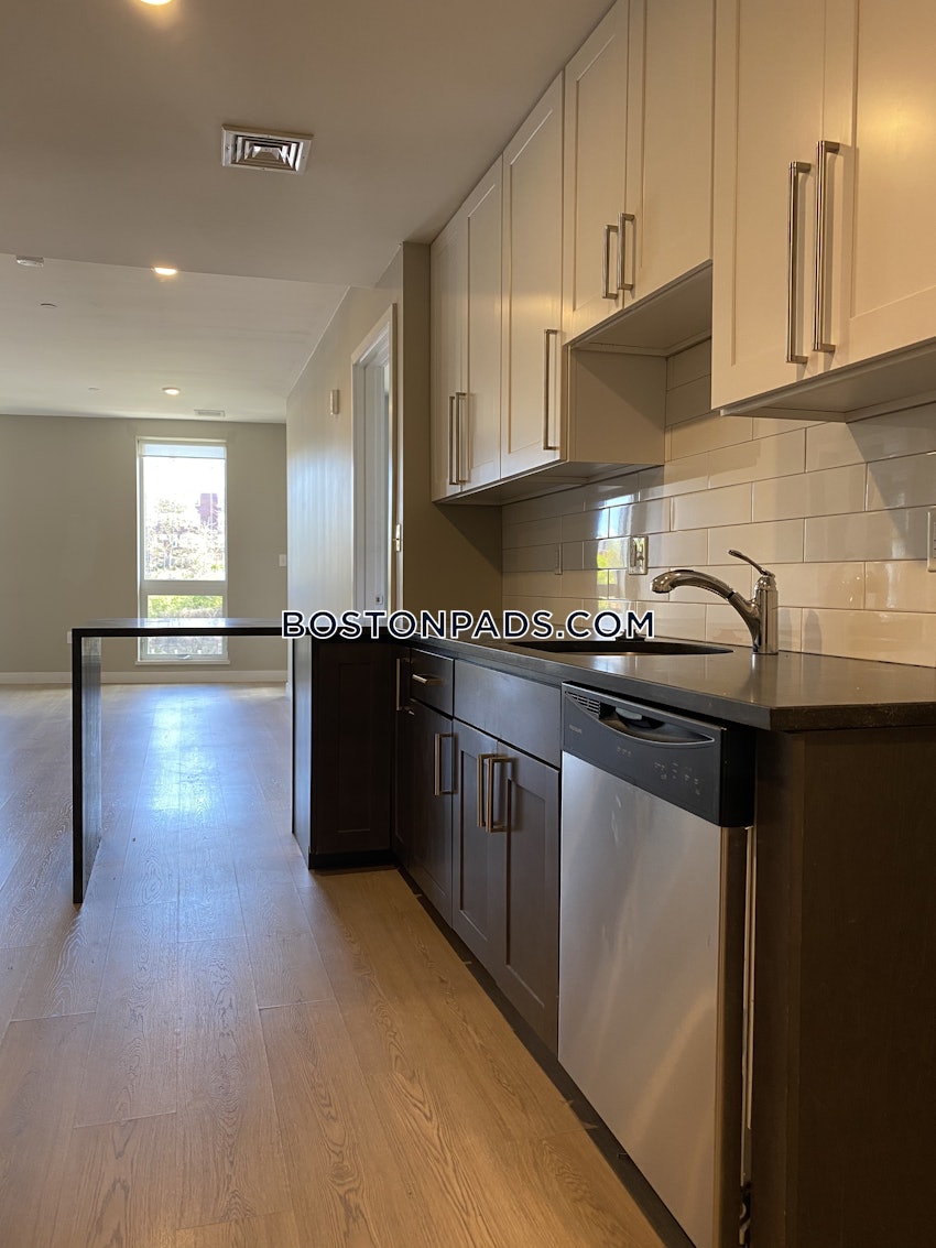 BOSTON - MISSION HILL - 3 Beds, 2 Baths - Image 25