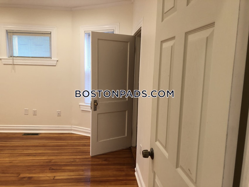 BOSTON - DORCHESTER - UPHAMS CORNER - 4 Beds, 1 Bath - Image 25