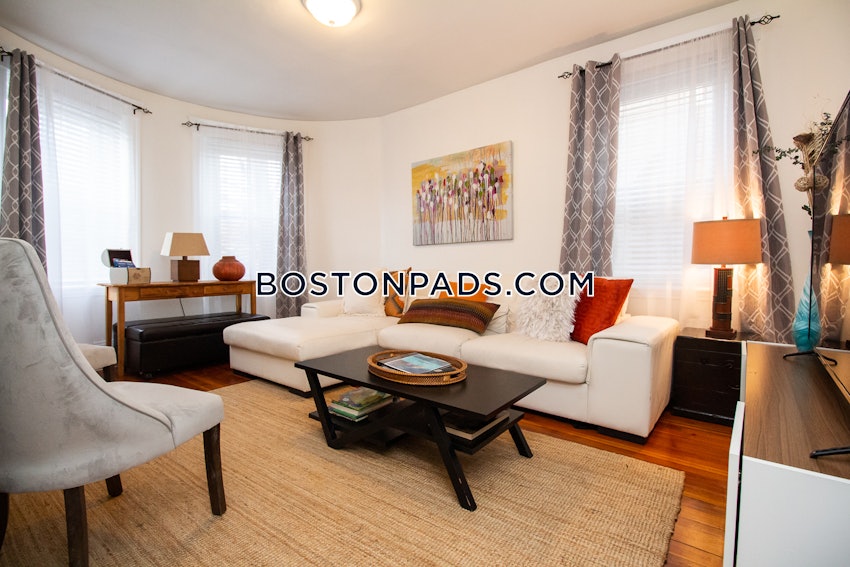 BROOKLINE- WASHINGTON SQUARE - 3 Beds, 2 Baths - Image 4