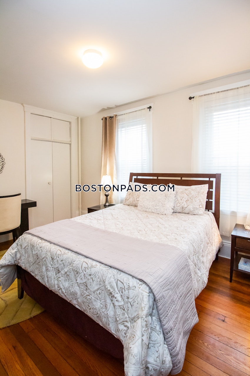 BROOKLINE- WASHINGTON SQUARE - 3 Beds, 2 Baths - Image 18