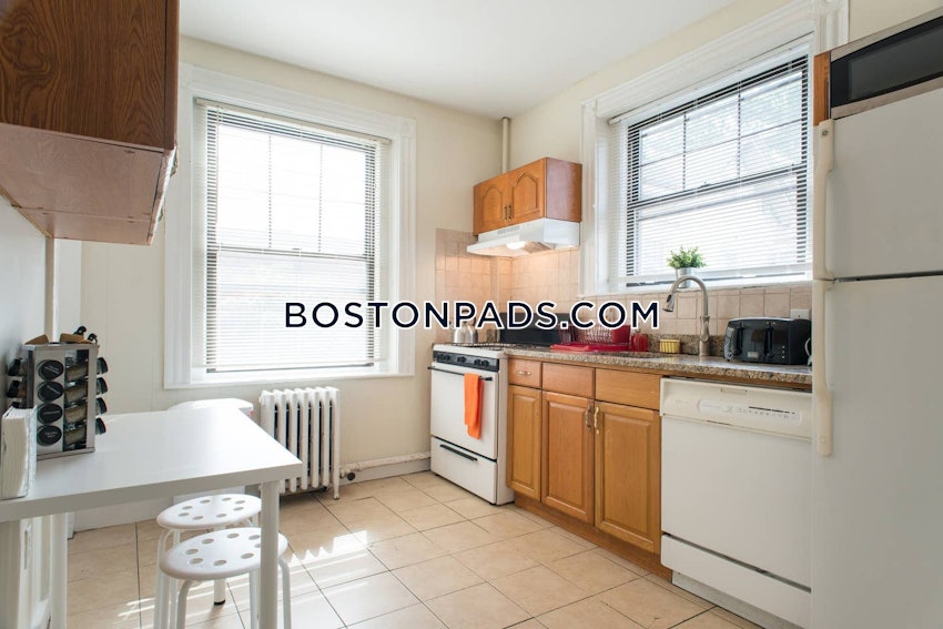 BROOKLINE- COOLIDGE CORNER - 4 Beds, 2 Baths - Image 4