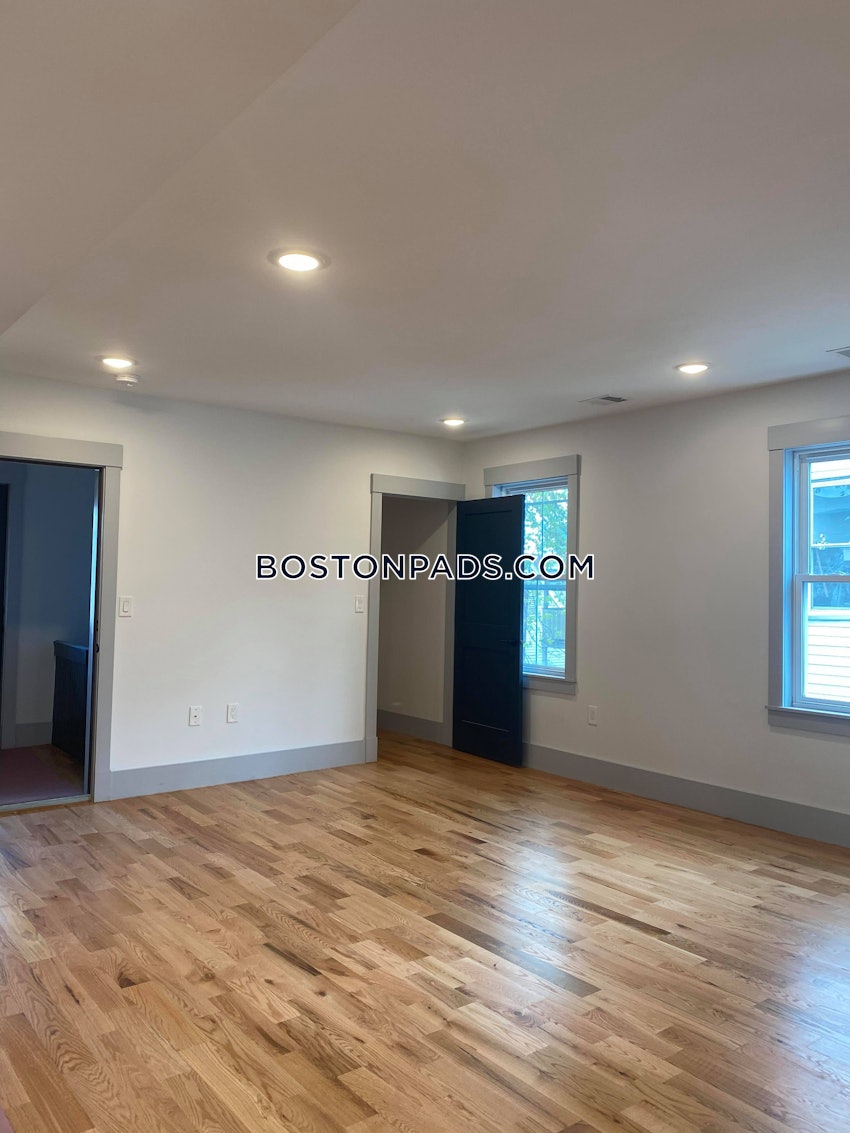 CAMBRIDGE - INMAN SQUARE - 5 Beds, 2 Baths - Image 1