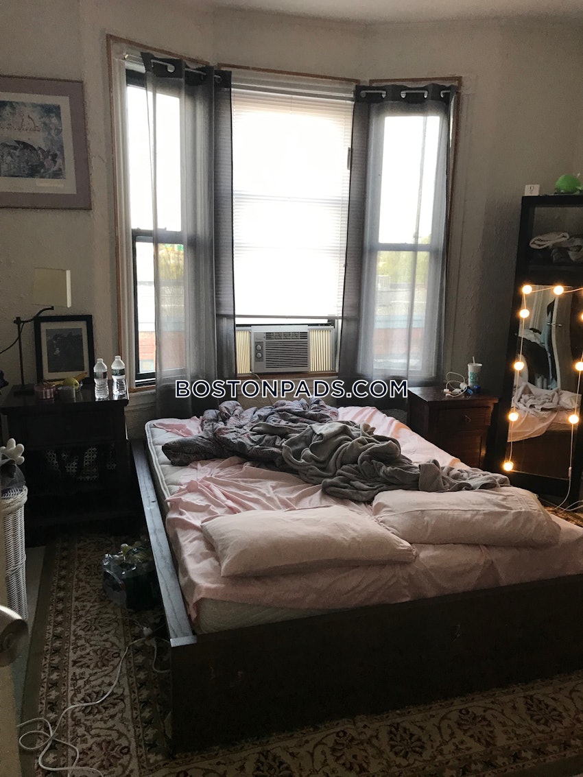 BOSTON - ALLSTON - 3 Beds, 1 Bath - Image 2