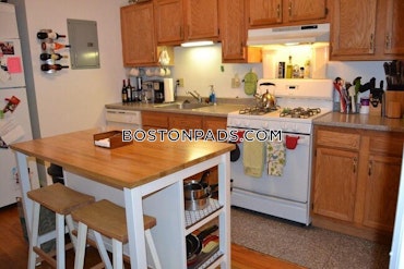 Boston - 5 Beds, 3 Baths