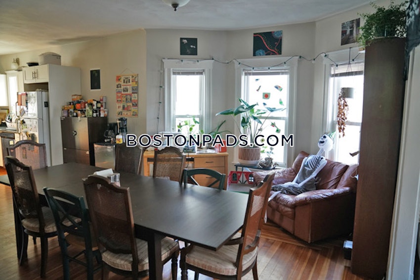 SOMERVILLE - DAVIS SQUARE - 5 Beds, 2 Baths - Image 4