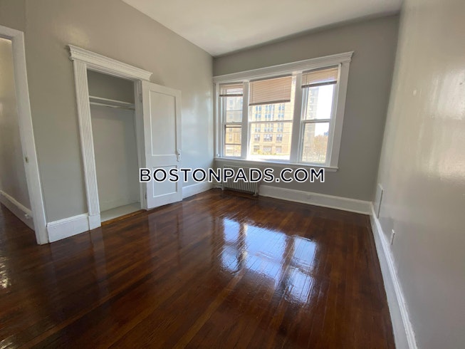 Boston - $3,575+ /mo