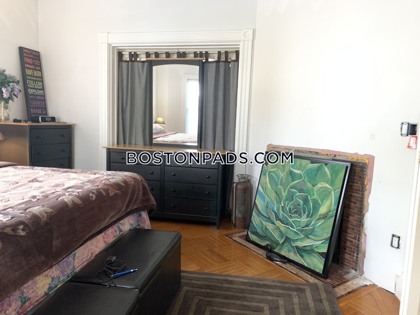 QUINCY - WOLLASTON - 1 Bed, 1 Bath - Image 4